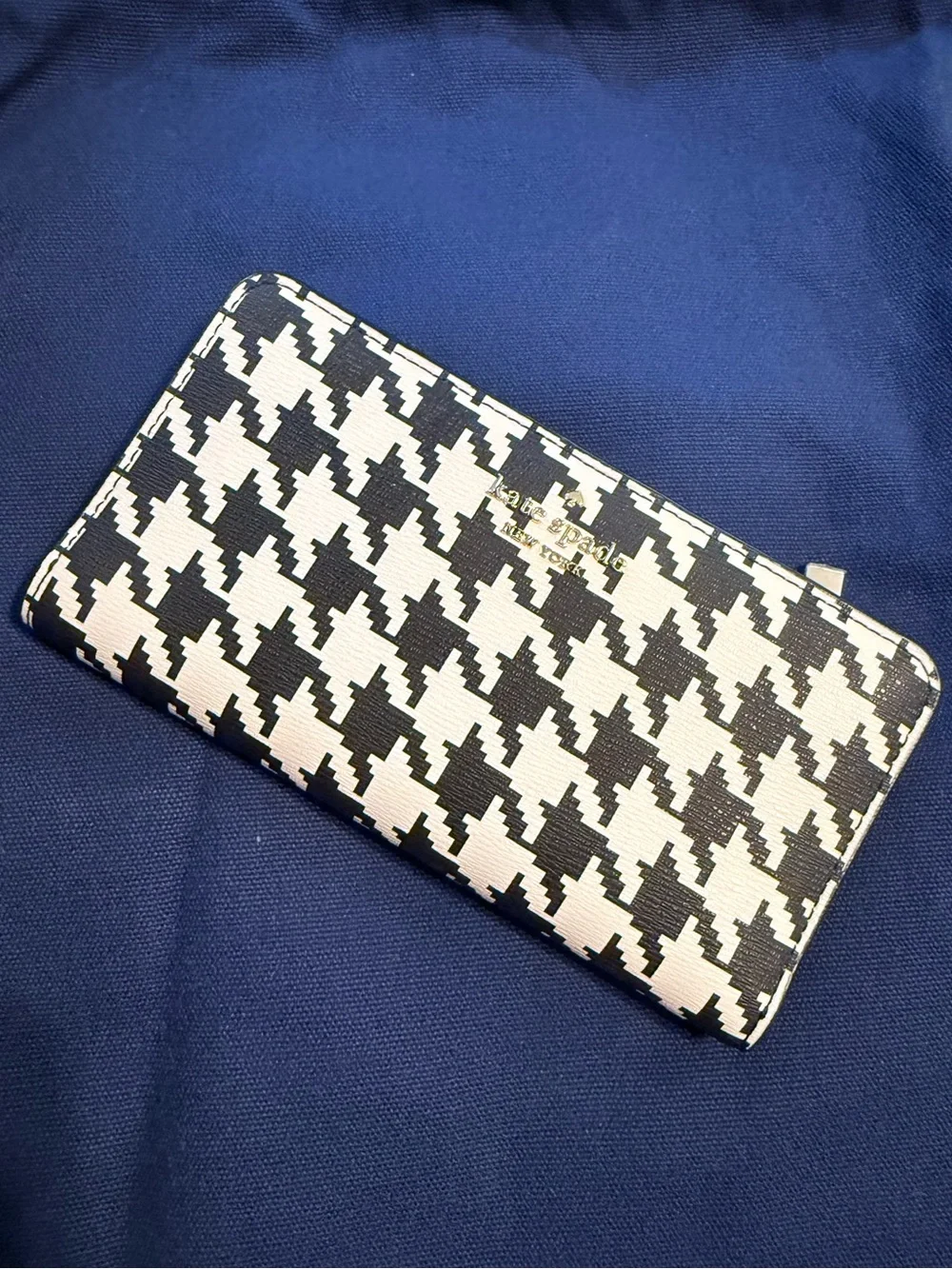 NWT Kate Spade Black and White Houndstooth Zip Wallet